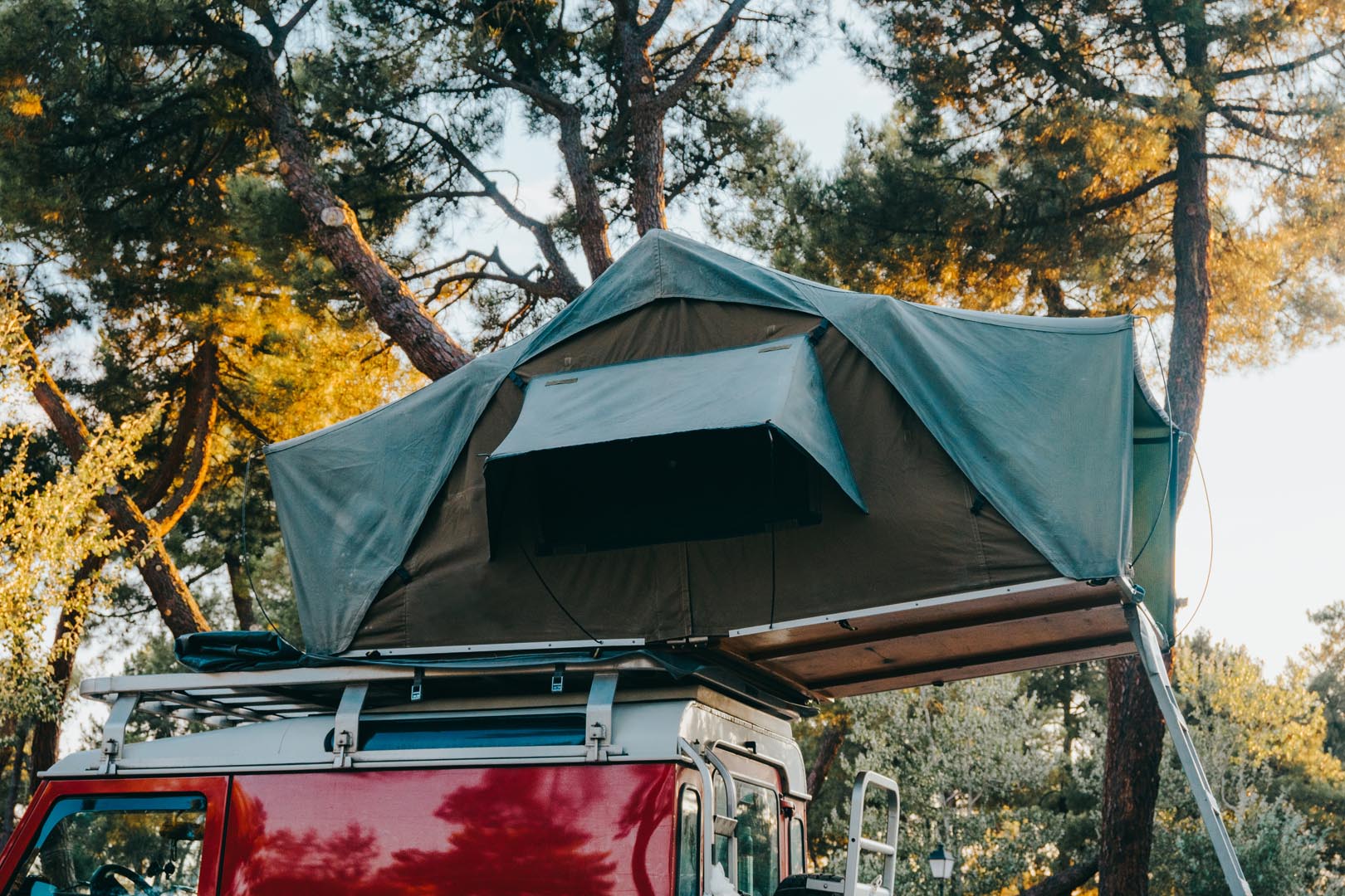 Rooftop tent camping roof rack off road suv car natural park